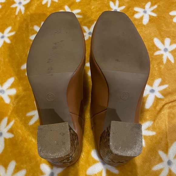 Booties, Snakeskin Heel, Size 9 - Picture 3 of 4